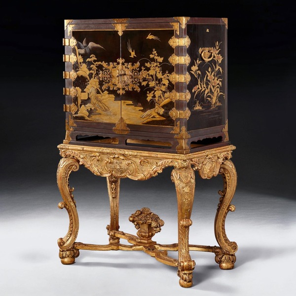 Fig 31 Fig%2031%2017th%20Century%20Japanese%20Lacquer%20Cabinet%20On%20French%20Giltwood%20Regence%20Stand_2%20%C2%A9Vinterior